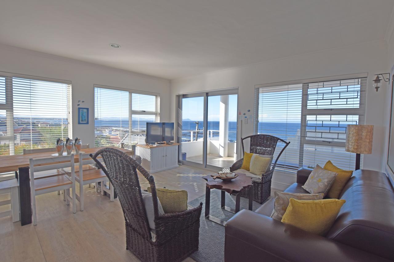 Apartment Dolphin House Hermanus Bagian luar foto