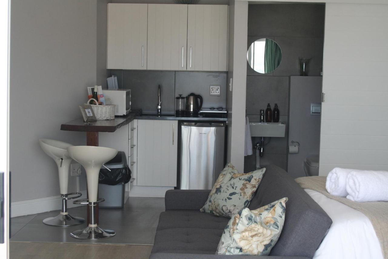Apartment Dolphin House Hermanus Bagian luar foto