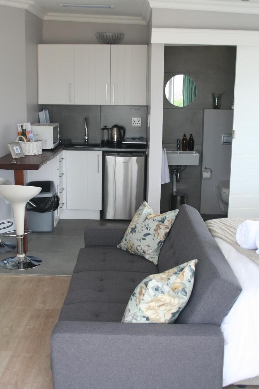 Apartment Dolphin House Hermanus Bagian luar foto