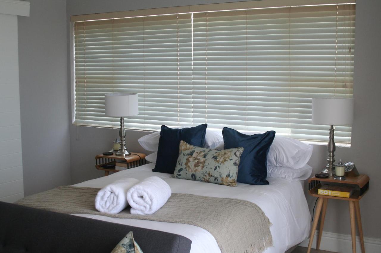 Apartment Dolphin House Hermanus Bagian luar foto
