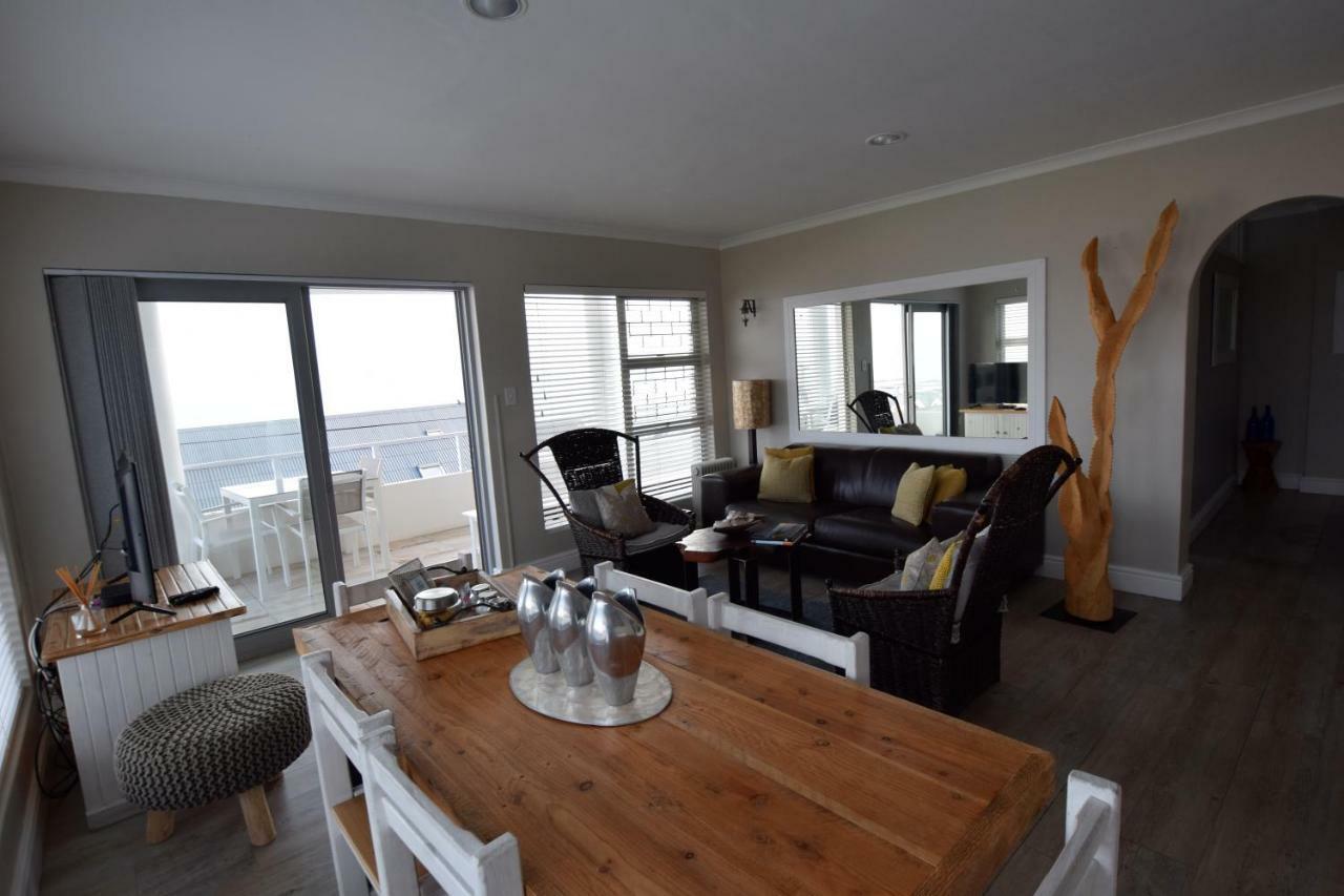 Apartment Dolphin House Hermanus Bagian luar foto