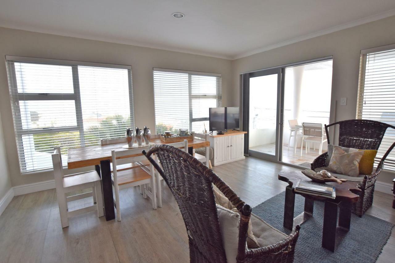 Apartment Dolphin House Hermanus Bagian luar foto