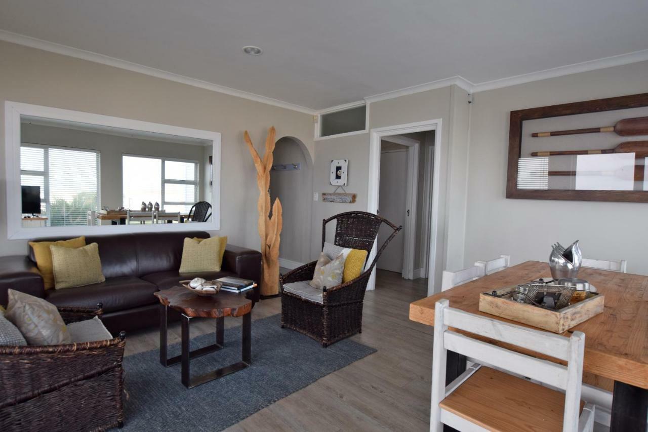 Apartment Dolphin House Hermanus Bagian luar foto