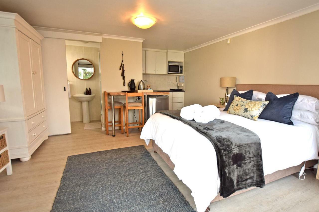 Apartment Dolphin House Hermanus Bagian luar foto